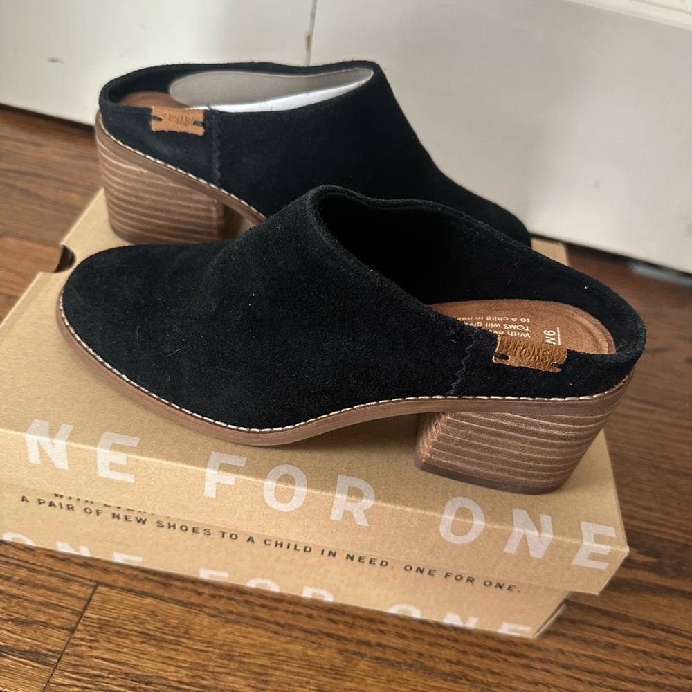 BNIB TOMS Black Suede Leila Block Heel Mules